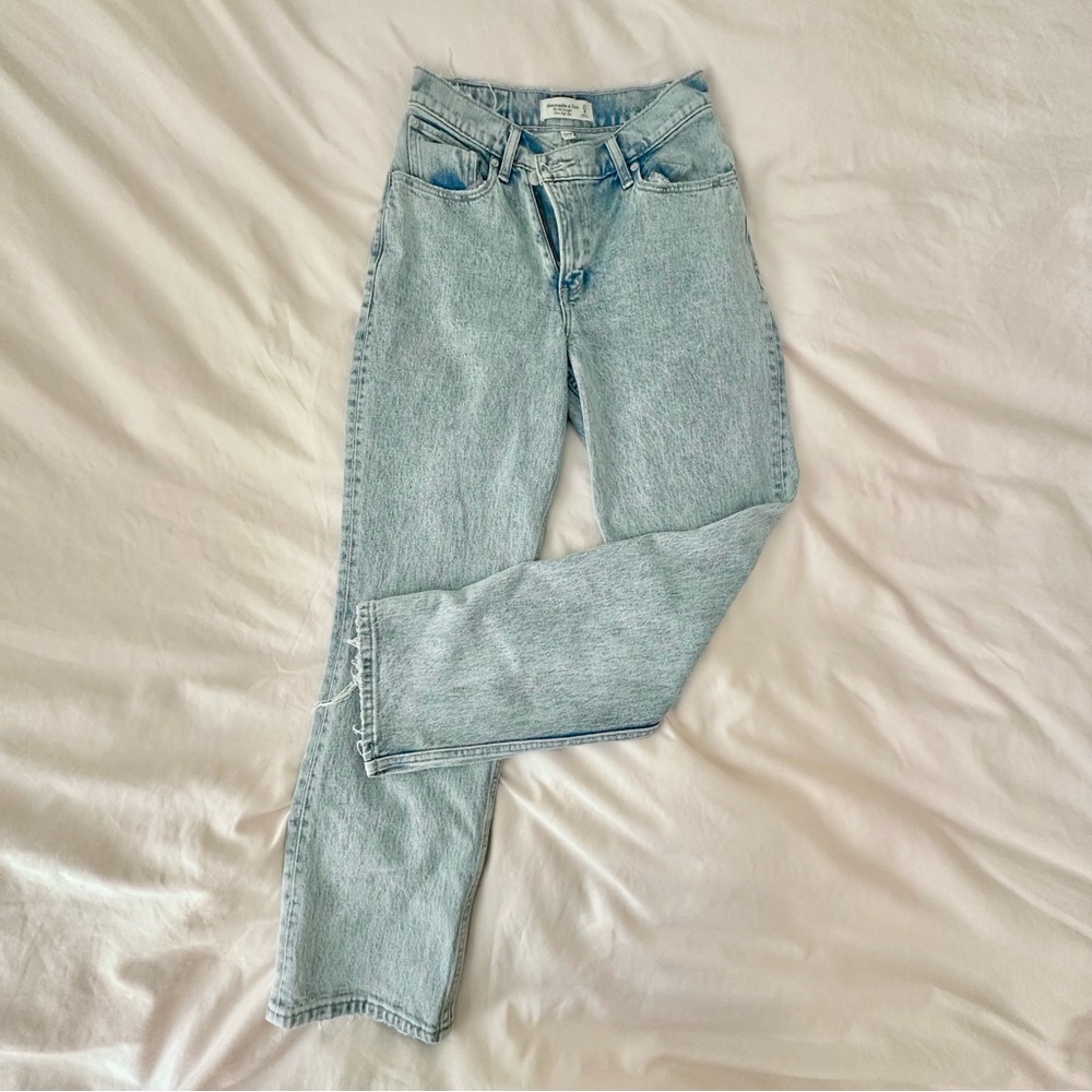 Abercrombie & Fitch | 90s Straight Ultra High Rise | Size 27